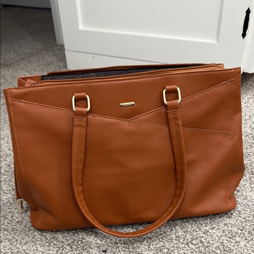Elegant Tan Leather Tote Bag